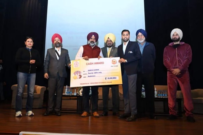 Suresh Kumar receiving a cash award from the Department of Sports, Punjab for badminton