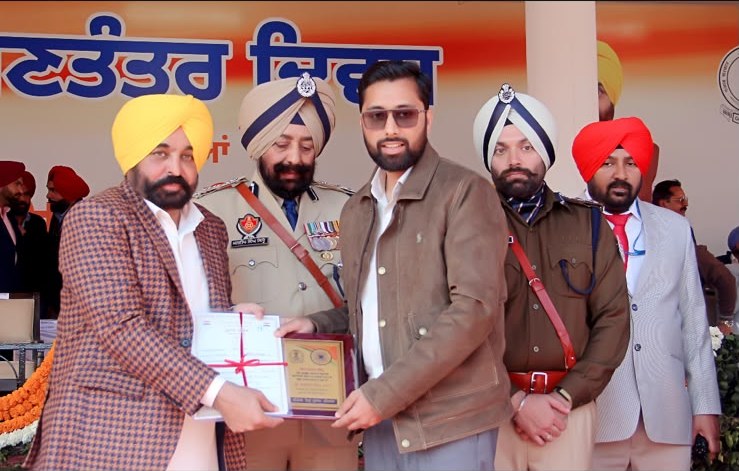 Suresh Kumar honoured on Republic Day by the Chief Minister of Punjab, Bhagwant Singh Mann